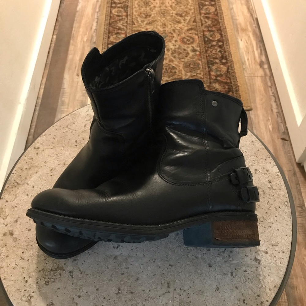 UGG Women’s Ankle Boots, Black & Brown, size 7